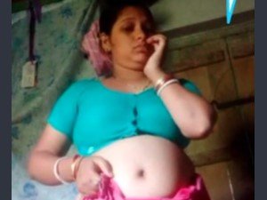Beautiful-Boudi-show-her-pussy-and-boob-in-video-call-desi-x-video-HD