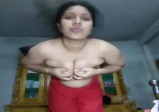 Sexy-Bhabi-Boobs-Showing-And-Fingering-desi-mms-porn