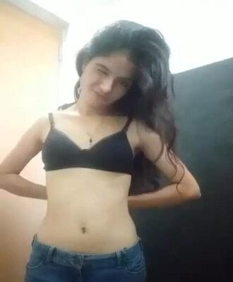 Beautiful-Indian-teen-Girl-Show-Nice-Pussy-and-Boobs-free-sexy-indian