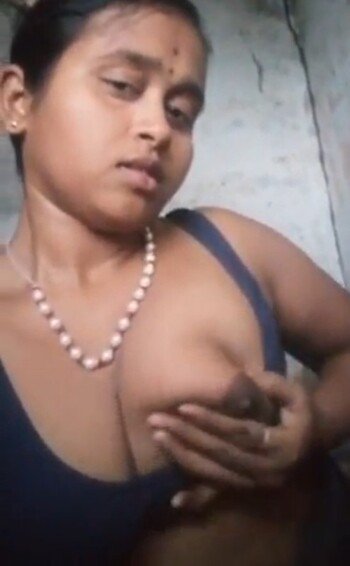 xnxx bhabhi sex show boobs masturbating with carrot nude
