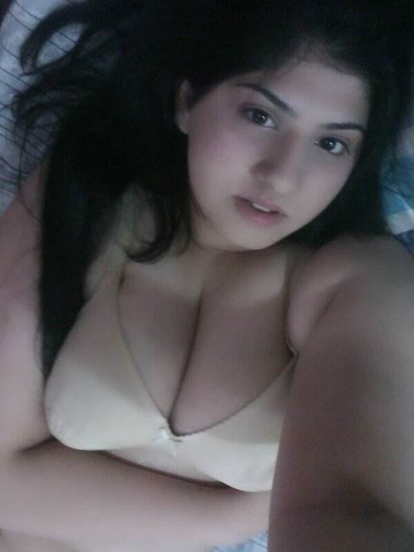Super cute indian big boobs girl milf pic full nude pics album (3)