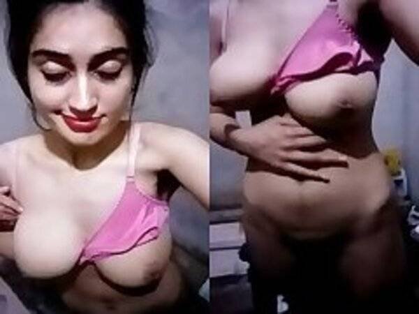 Very beautiful hot babe indian xn xx showing her big tits mms