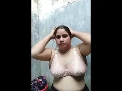 Desi-mature-hot-telugu-aunty-xxx-nude-bathing-video-mms-HD.jpg